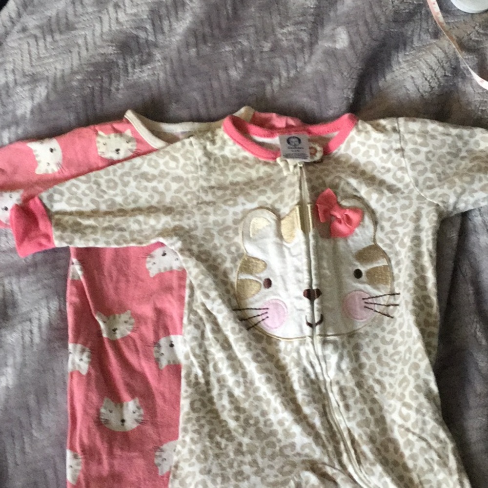 2-pack pretty kitty footie pajamas!